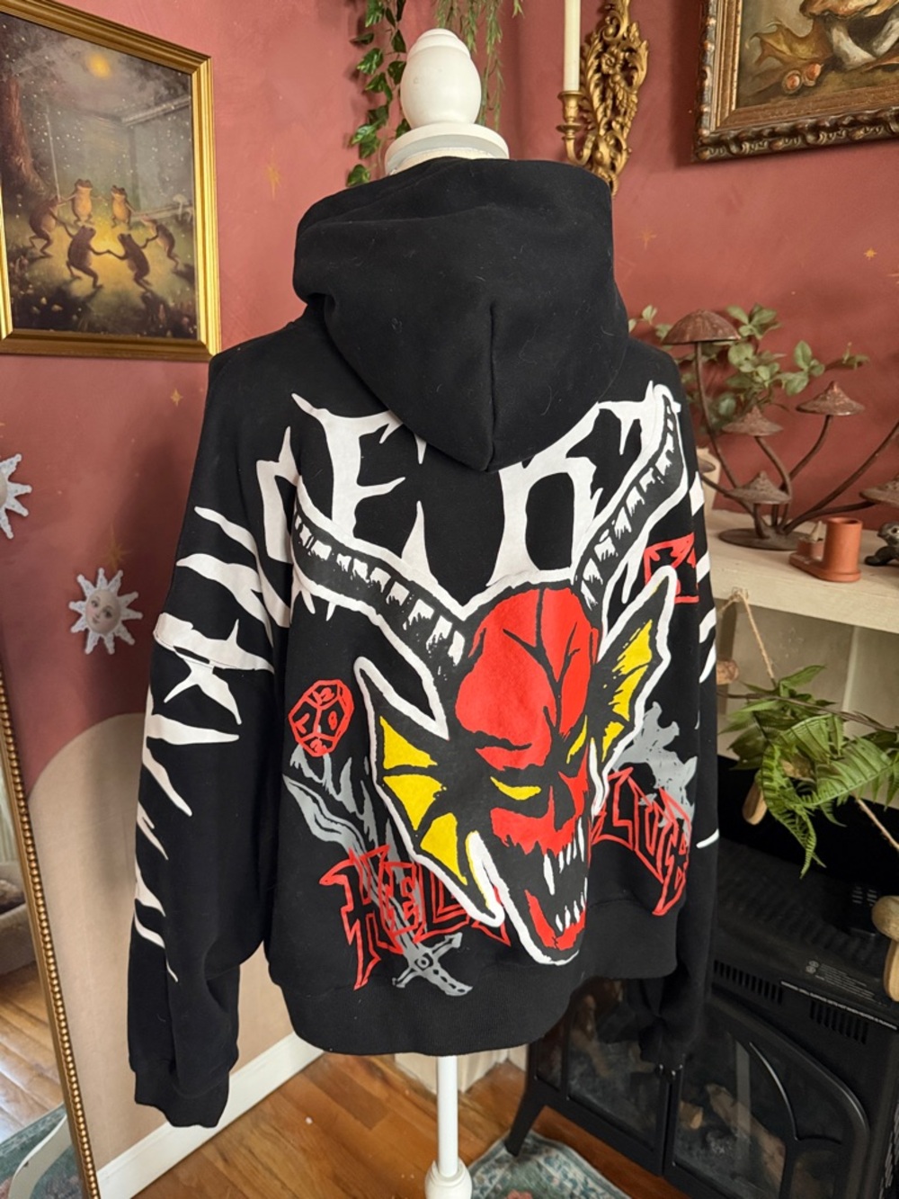 Stranger Things Hellfire Club PacSun graphic hoodie and matching sweatpants